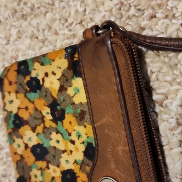 Fossil Key-Per Wristlet Credit Card Holder/Coin Purse Wallet 7" X 3.5" Floral - Picture 6 of 7